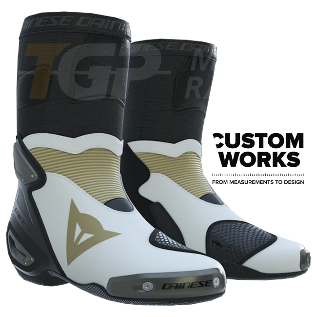Dainese Axial 2 Racing und Straßen Motorradstiefel | Herren | Perlweiß / Magnesium | Custom Works