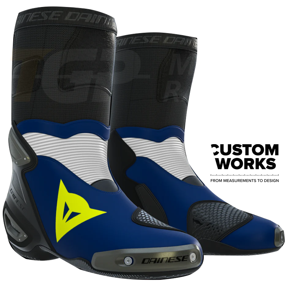 Dainese Axial 2 Racing und Straßen Motorradstiefel | Herren | Yamaha Blau / Weiß / Fluo Gelb | Custom Works