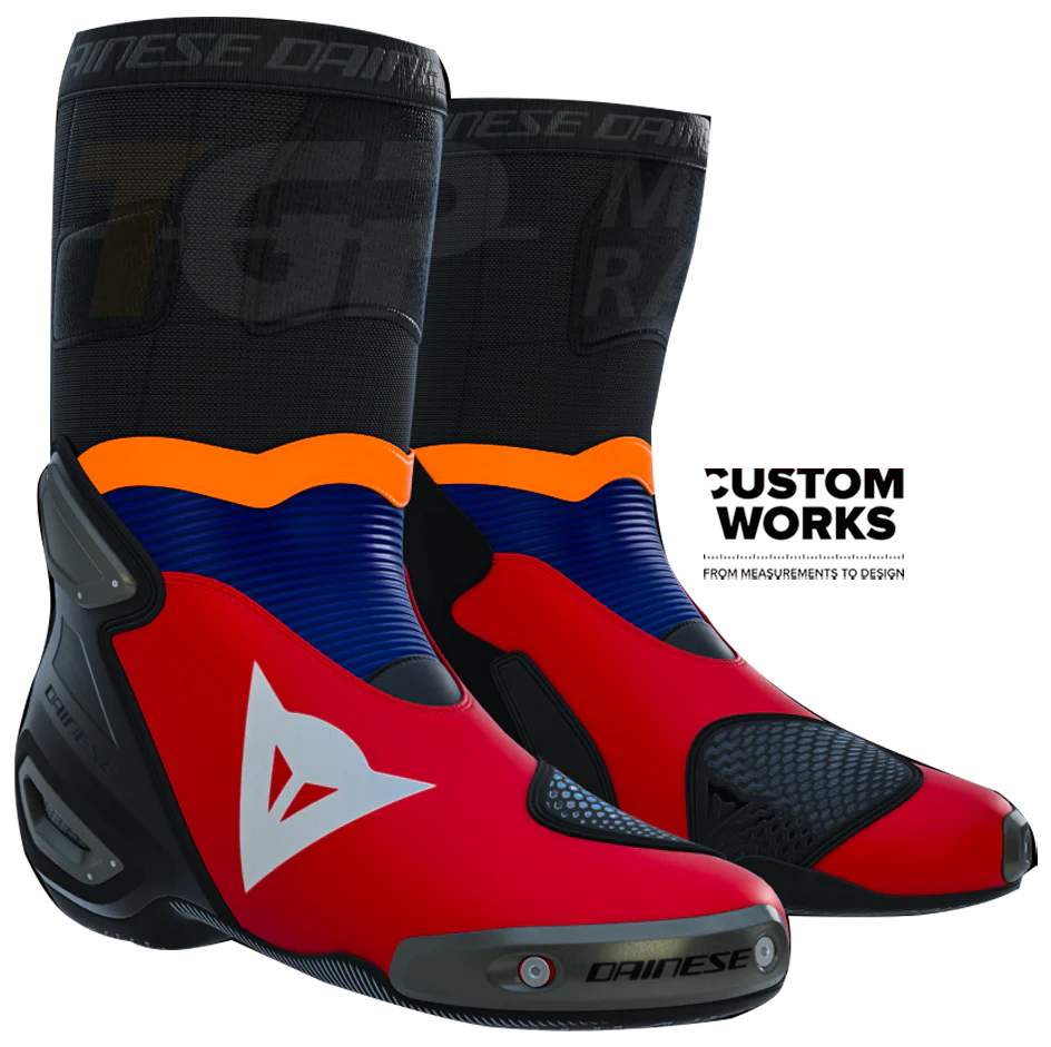 Dainese Axial 2 Racing und Straßen Motorradstiefel Luca Marini Replica 2026 | Herren | Lava Rot / Electric Blau / Fluo Orange / Weiß | Custom Works