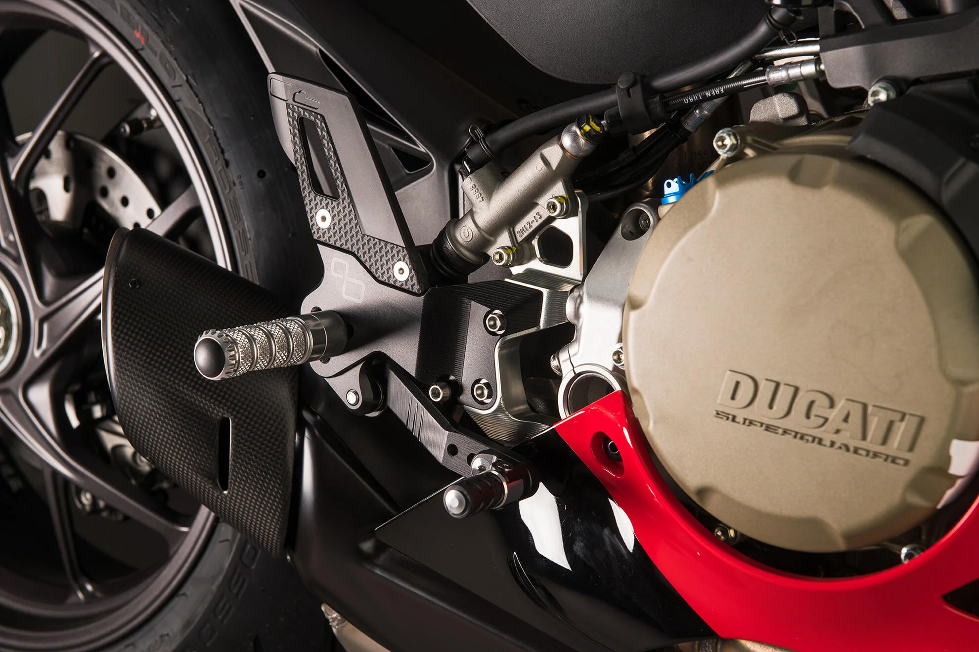 Fußrastenanlage Track-Use LighTech Umkehrschaltung Ducati Panigale 899 (13-16) FTRDU014 - Image 3