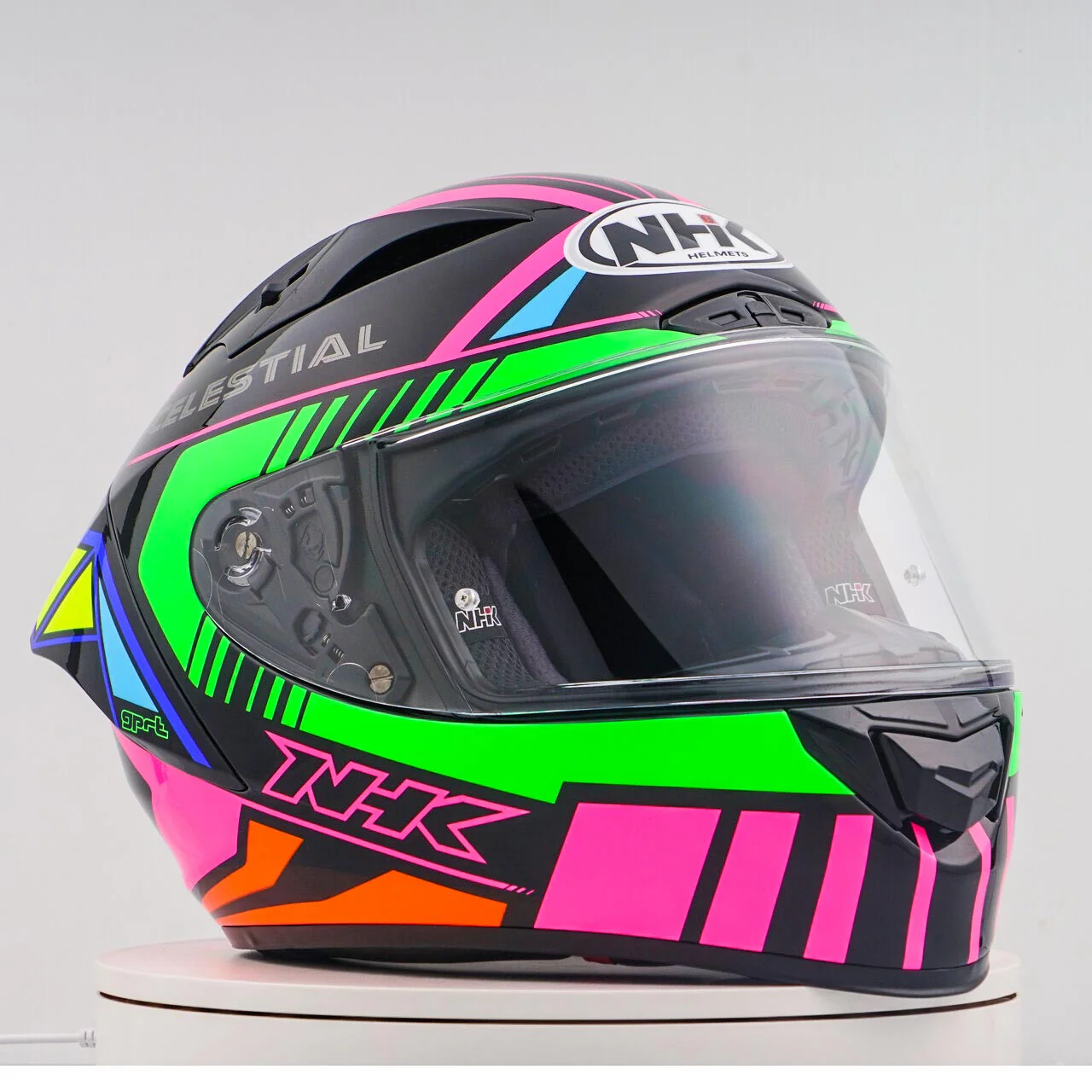 NHK GP-R Tech Race Helm Magi Black/Green/Pink - Image 6