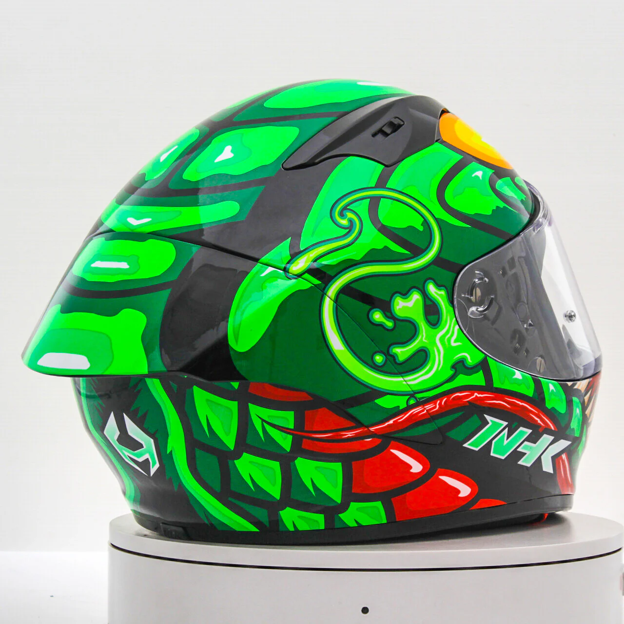 NHK GP-R Tech Race Helm Reptile Black/Green - Image 8