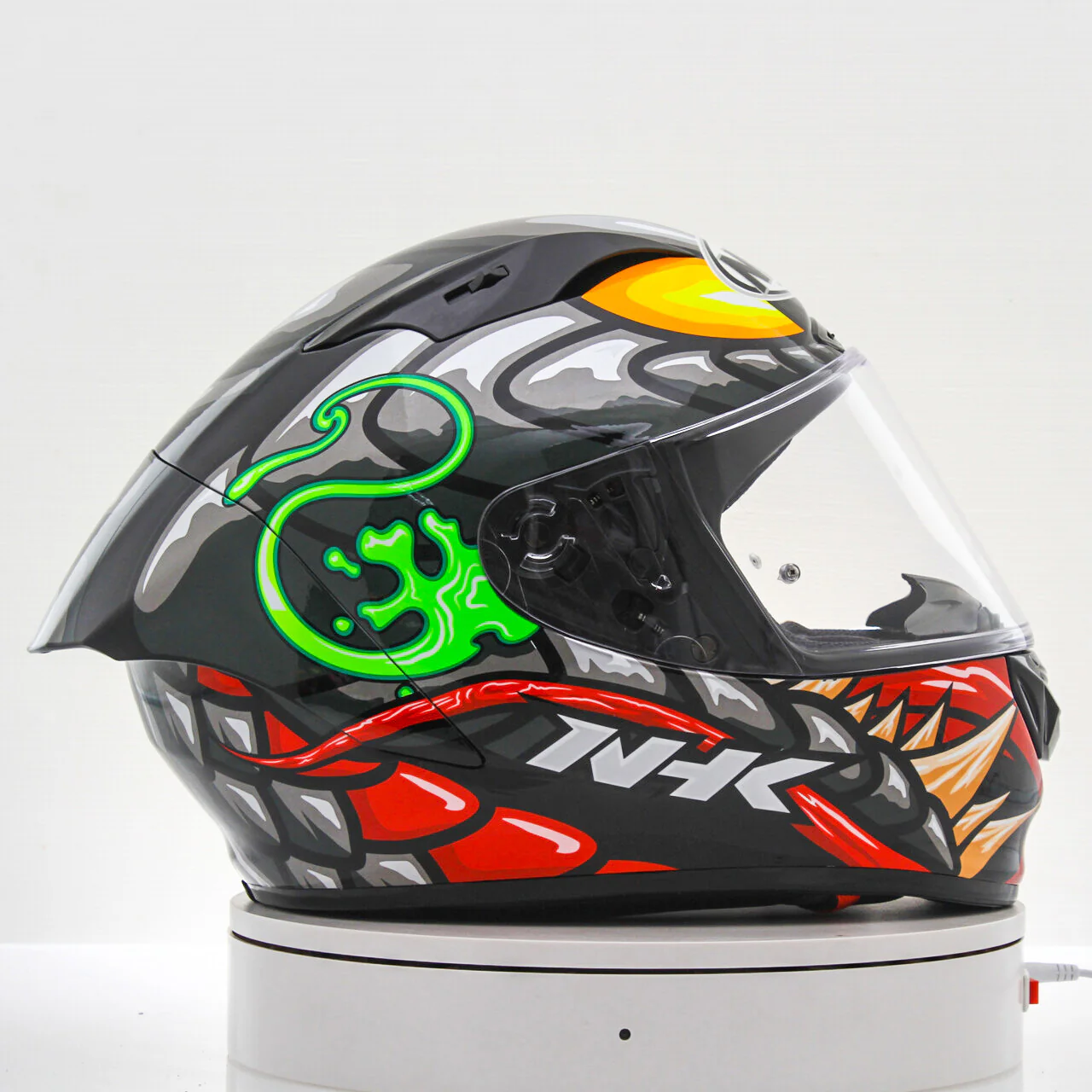 NHK GP-R Tech Race Helm Reptile Black/Silver - Image 5