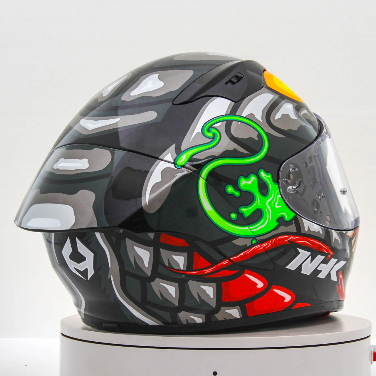 NHK GP-R Tech Race Helm Reptile Black/Silver - Image 7