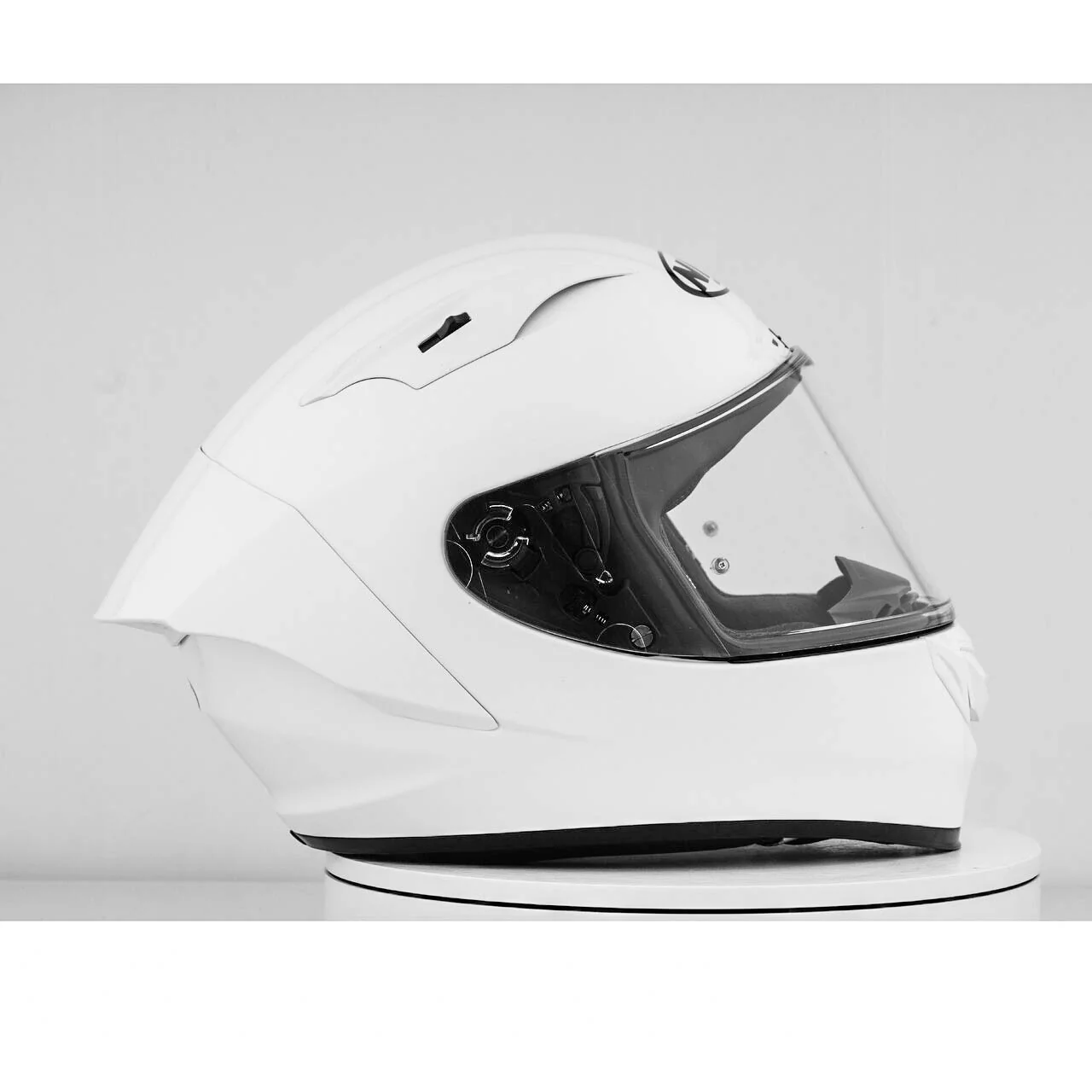 NHK GP-R Tech Race Helm Solid White Glossy - Image 6