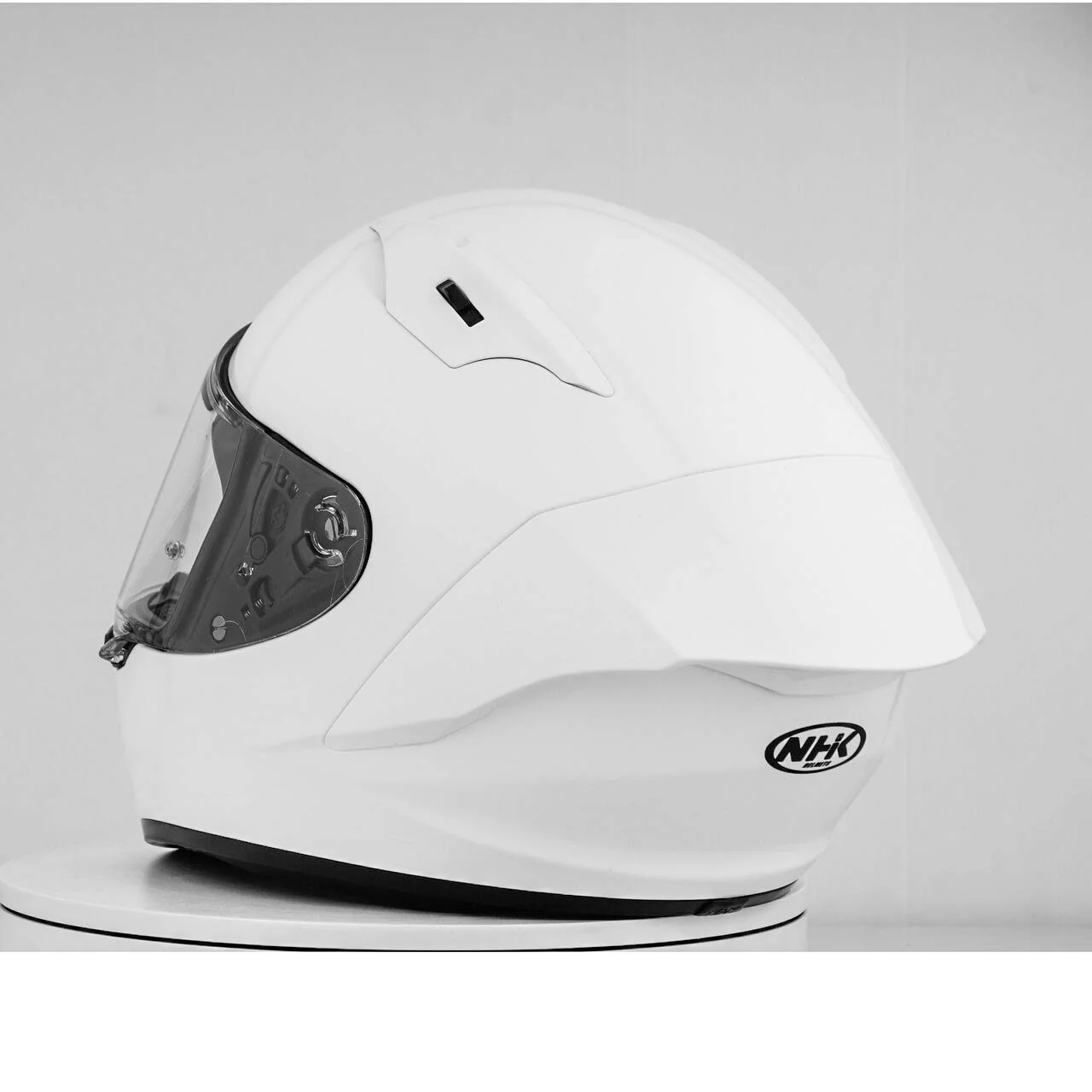NHK GP-R Tech Race Helm Solid White Glossy - Image 9