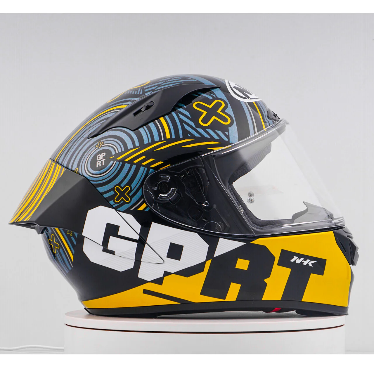 NHK GP-R Tech Race Helm Target Black/Gold - Image 7