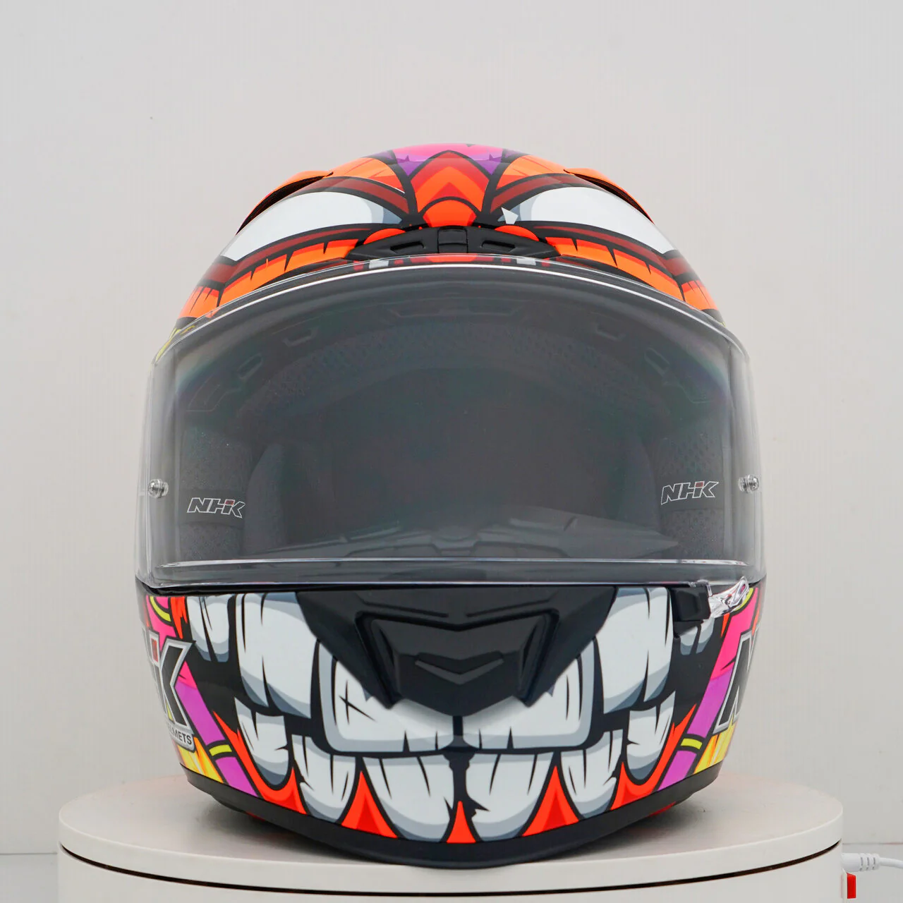 NHK GP-R Tech Race Helm The Mask Black/Pink - Image 2