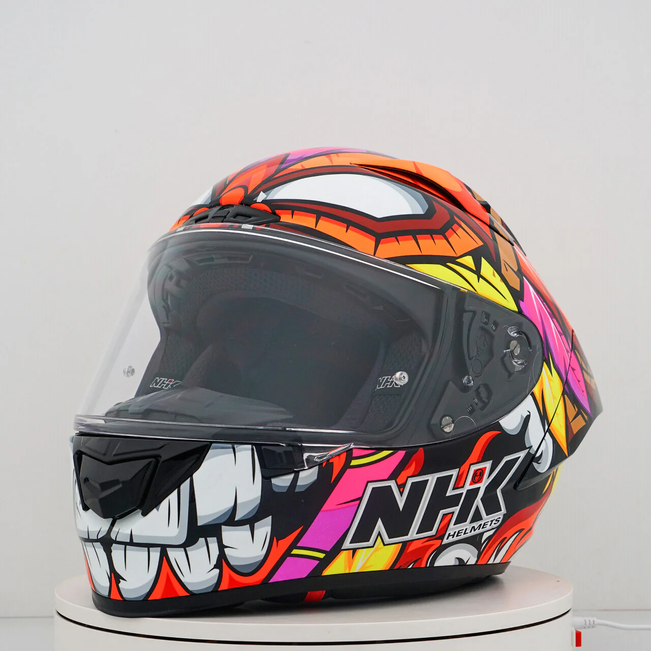 NHK GP-R Tech Race Helm The Mask Black/Pink - Image 5