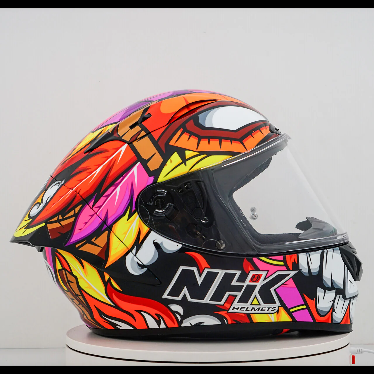 NHK GP-R Tech Race Helm The Mask Black/Pink - Image 7