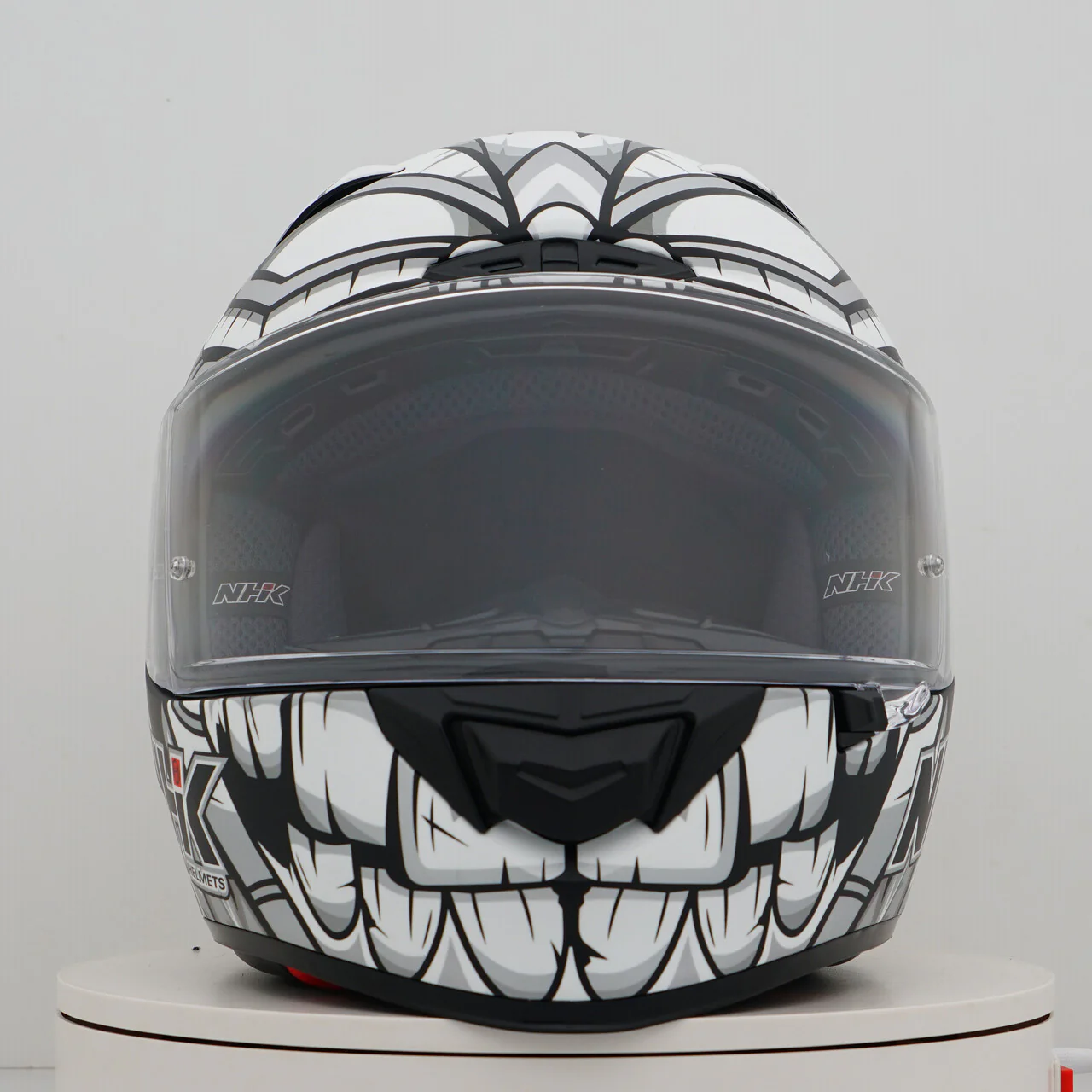 NHK GP-R Tech Race Helm The Mask Black/Silver - Image 2