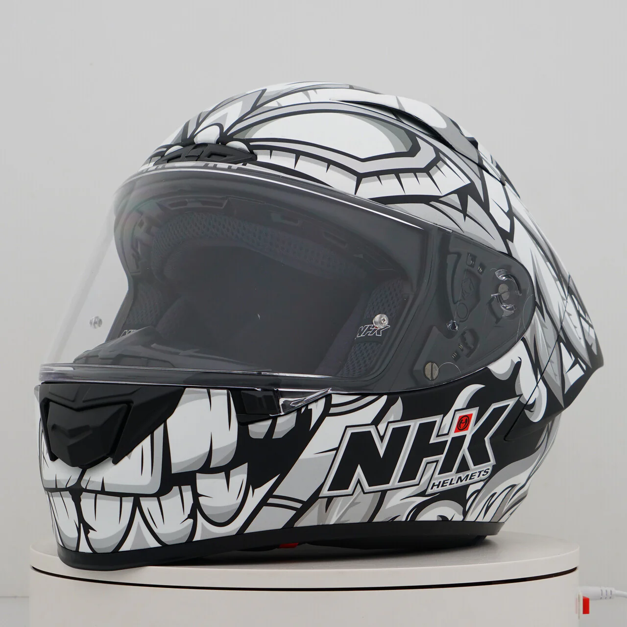 NHK GP-R Tech Race Helm The Mask Black/Silver - Image 5