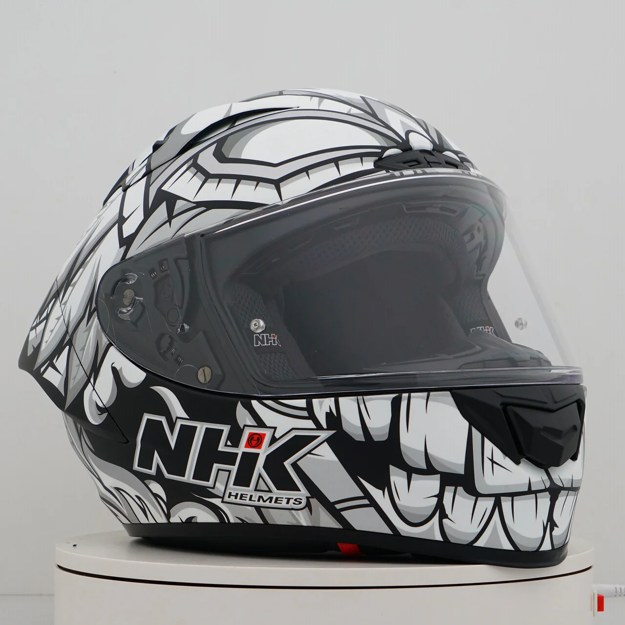 NHK GP-R Tech Race Helm The Mask Black/Silver - Image 6