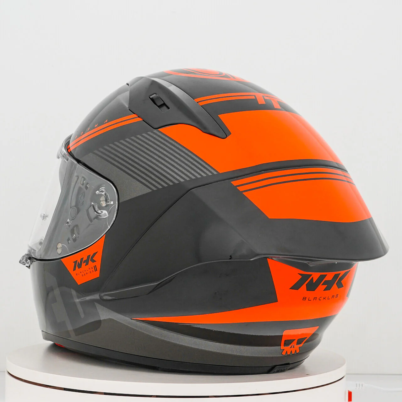 NHK GP-R Tech Race Helm Undisputed Black/Orange - Image 10