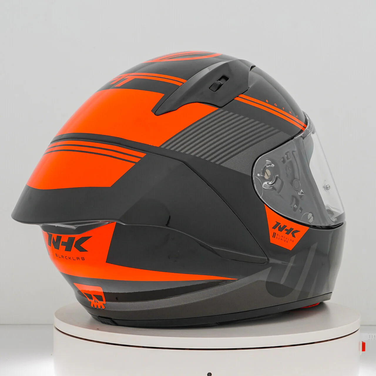 NHK GP-R Tech Race Helm Undisputed Black/Orange - Image 8