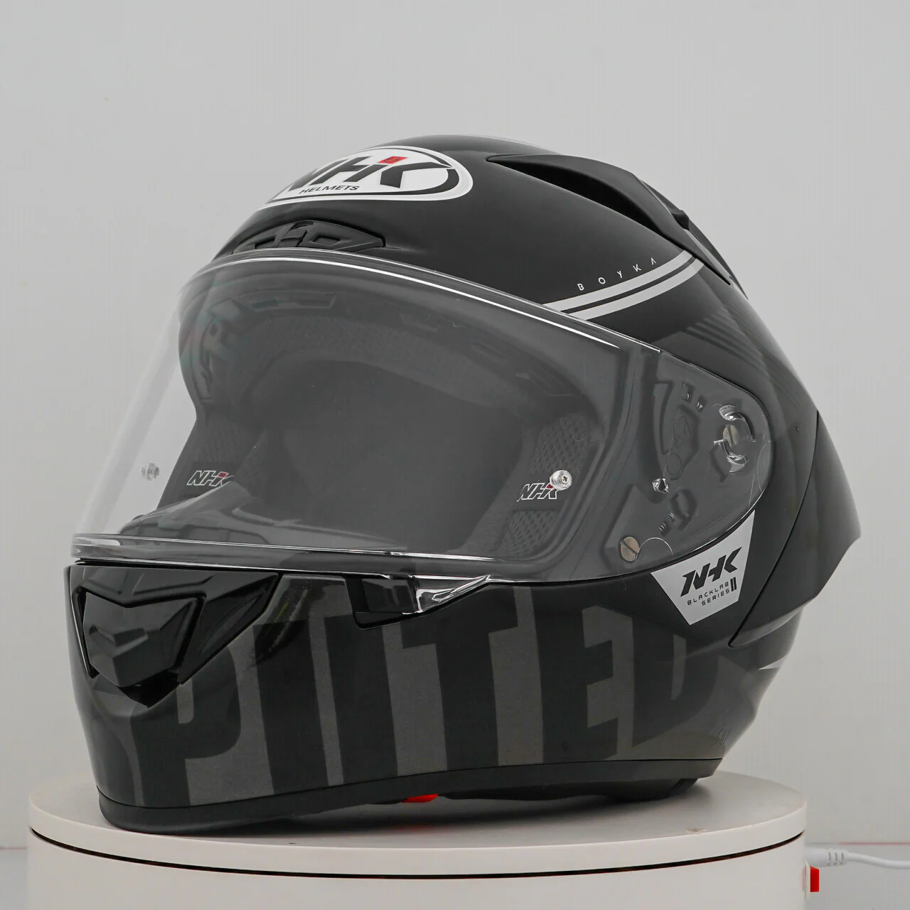 NHK GP-R Tech Race Helm Undisputed Black/Silver - Image 5