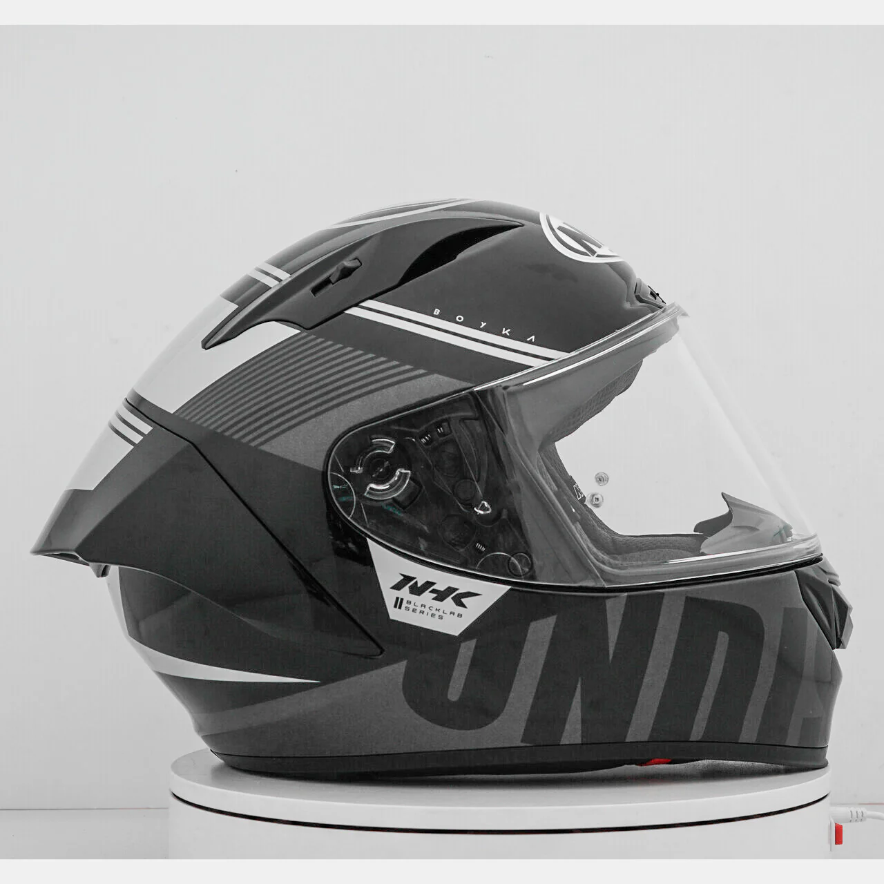 NHK GP-R Tech Race Helm Undisputed Black/Silver - Image 7