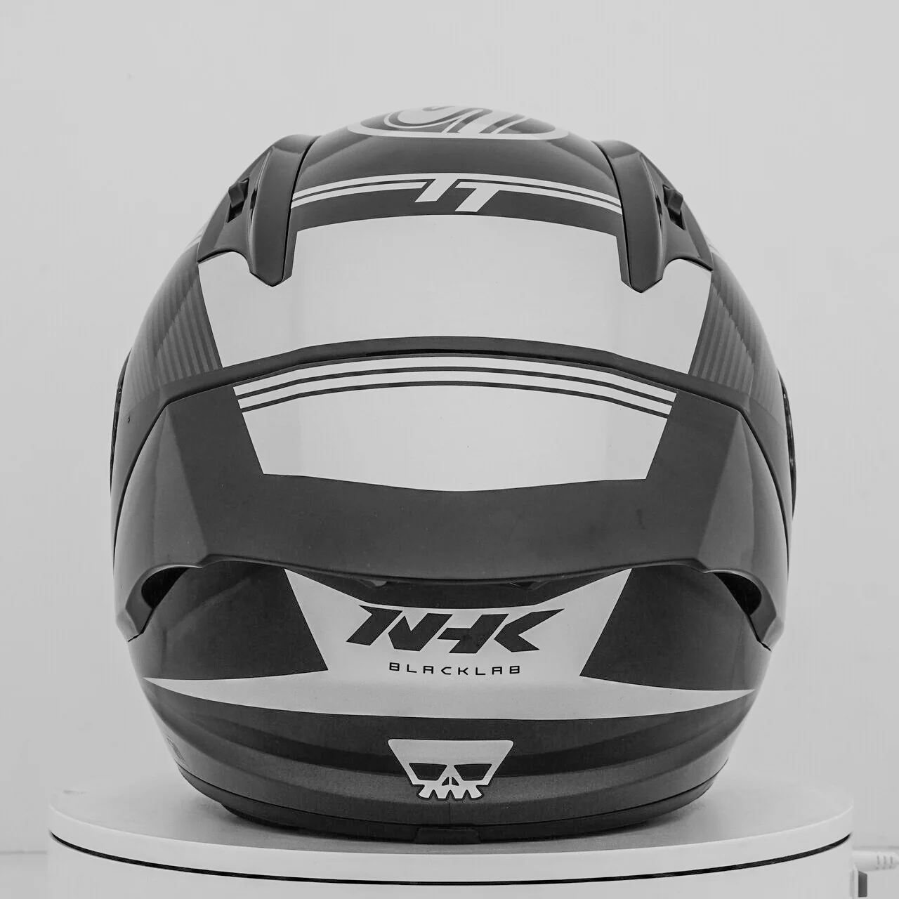 NHK GP-R Tech Race Helm Undisputed Black/Silver - Image 9